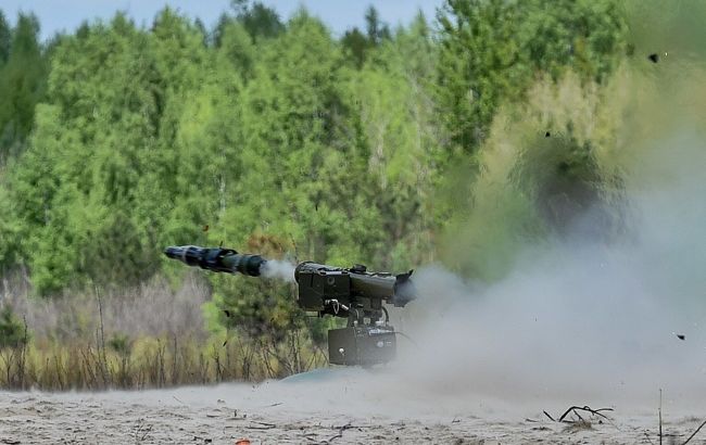Украинские военные подбили два российских танка на востоке (видео)