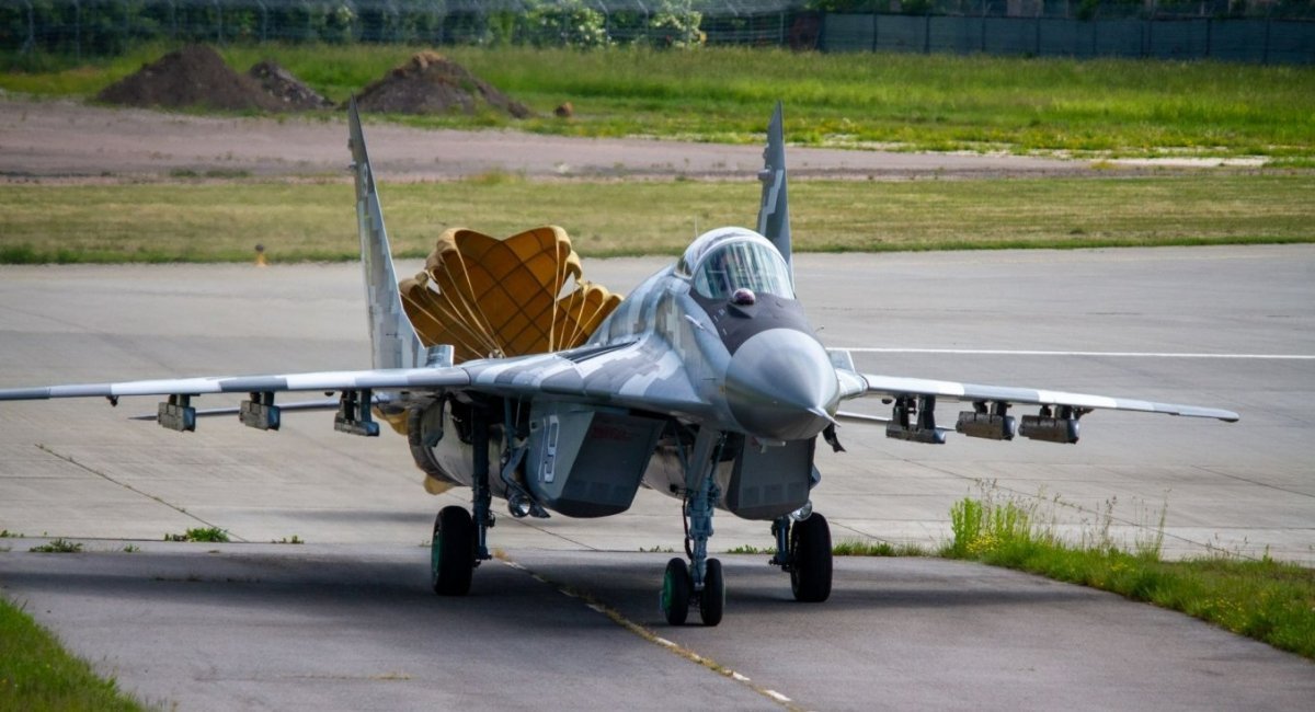 Воздушные Силы «засветили» редкий МиГ-29МУ1 с «таинственной» модификацией Р-27