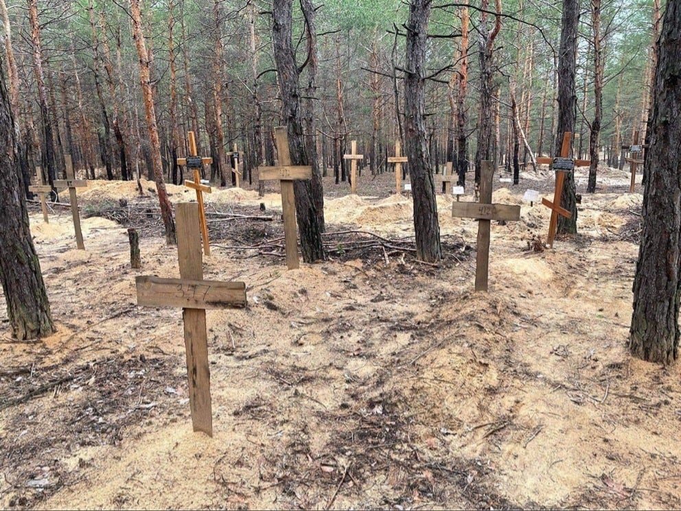 ⚡Может быть страшнее Бучи: под Изюмом нашли массовое захоронение времен оккупации на более 400 могил (Видео)