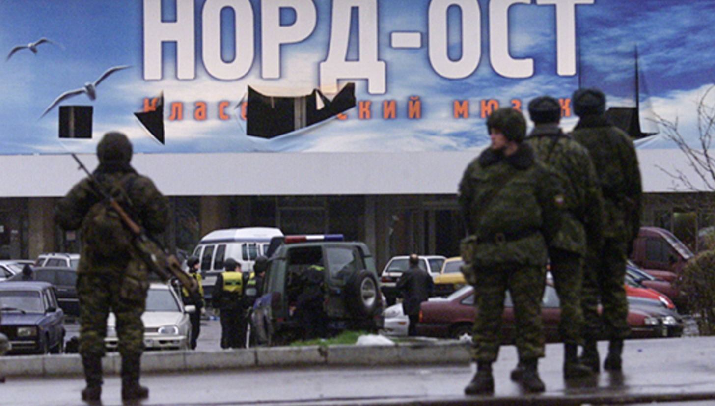 “Норд—Ост”: при штурме театра 40 чеченцев не убили ни одного человека, а российский спецназ убил 125 заложников