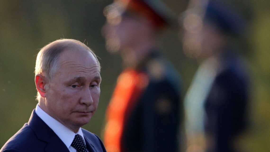 Российские элиты понимают, что Путин проигрывает, и думают о жизни без диктатора – The Economist