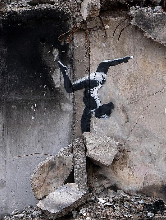 Бэнкси создал граффити на стене дома в деоккупированной Бородянке