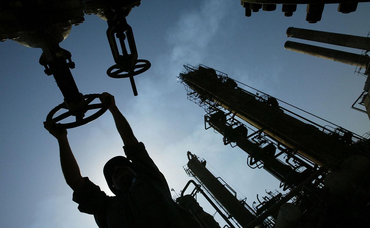 Стоимость российской нефти Urals упала ниже $40. Это меньше установленного "потолка" и вдвое меньше цены Brent – Bloomberg