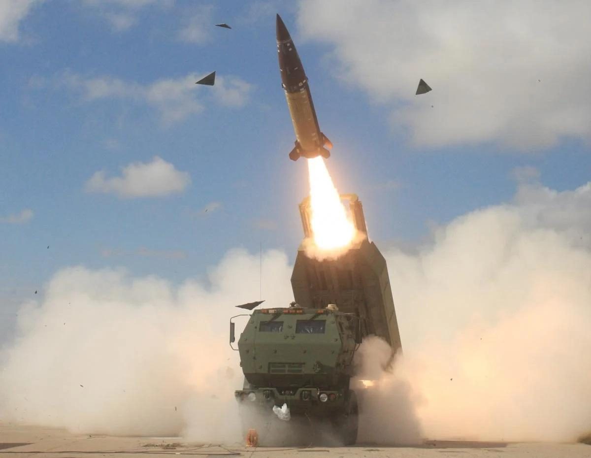 Подоляк заявил об "очень интенсивных" переговорах по поводу предоставления Украине ракет ATACMS
