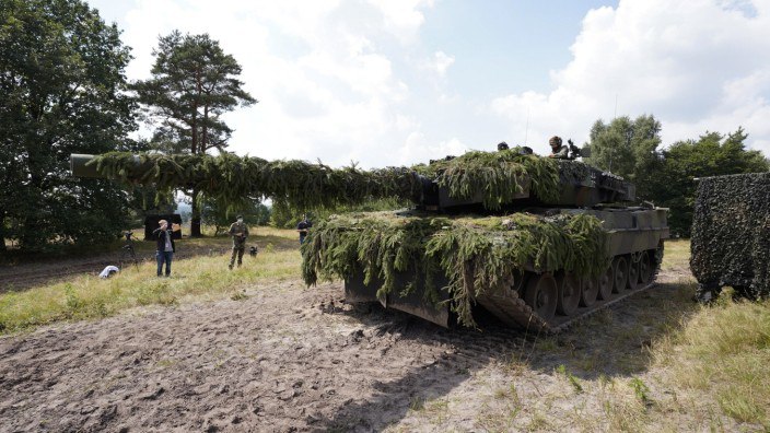Европарламент официально призвал Шольца дать Украине танки Leopard и ПВО - Шольц выдвинул условие для передачи танков