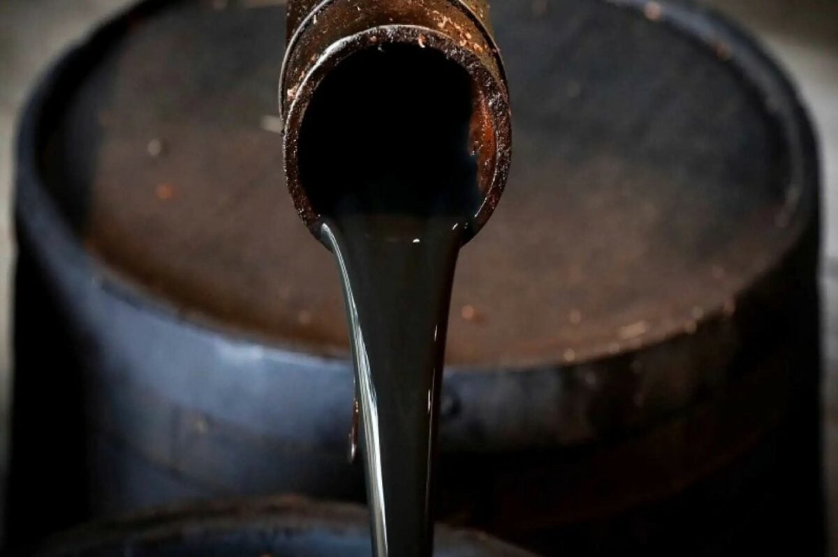В США заявили, что Россия сокращает добычу нефти из-за невозможности ее продать