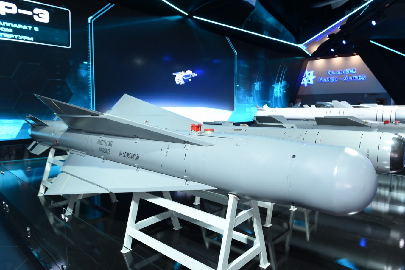 Россия применила против Украины новые бомбы: чем опасны УПАБ-1500В