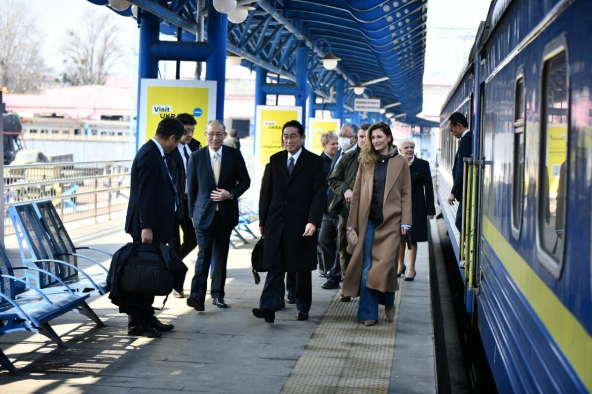 Премьер Японии Кисида приехал в Киев
