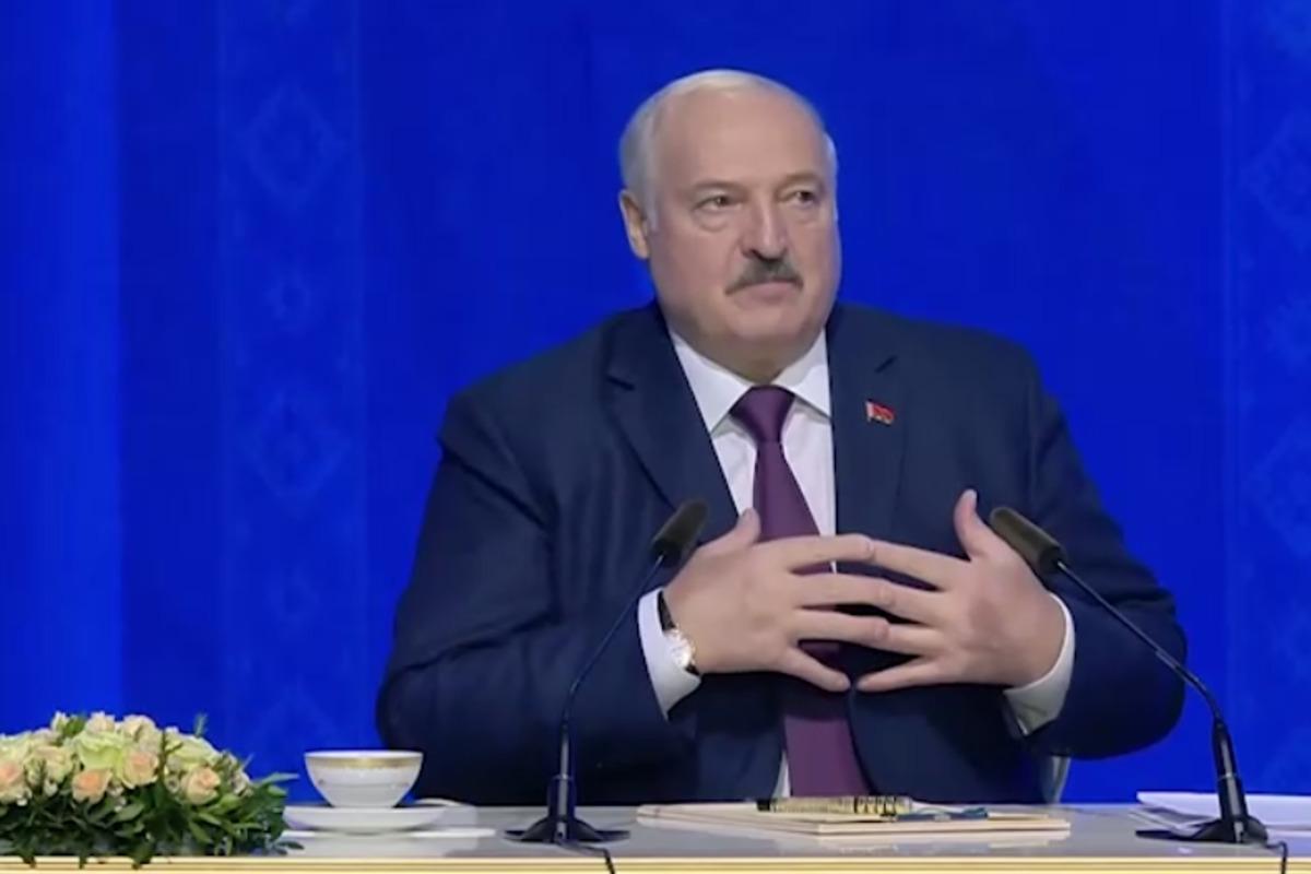 "Проверял по разным направлениям": Лукашенко сделал "камингаут" о геях в Администрации (видео)
