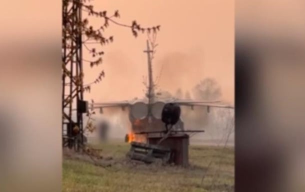 В России партизаны сожгли самолет Су-24 (Видео)