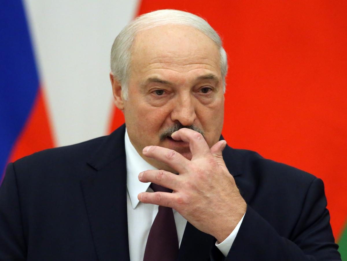 Тихановская рассказала, как могут разворачиваться события в Беларуси, "если Лукашенко – все". СМИ пишут о его проблемах со здоровьем