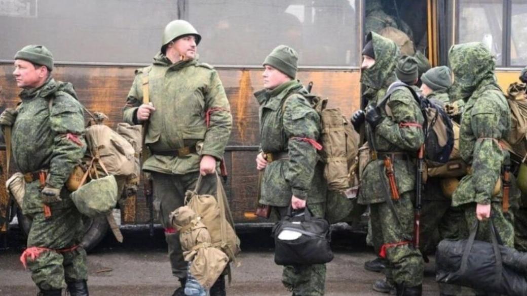 Мобики из Будённовска пожаловались Путину, что на войну в Украине им разрешают брать только трусы и воду