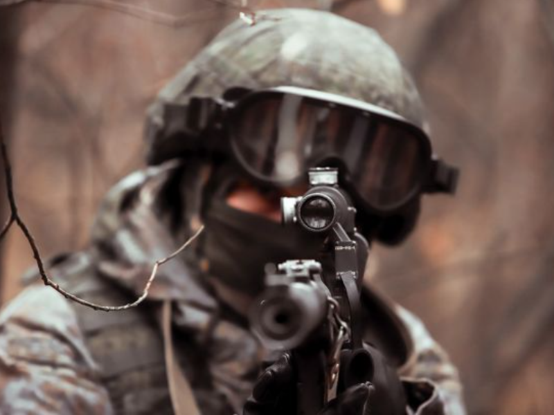 Снайпер-оккупант убил сослуживца после пьяной ссоры и пытался свалить вину на "украинских диверсантов" – росСМИ