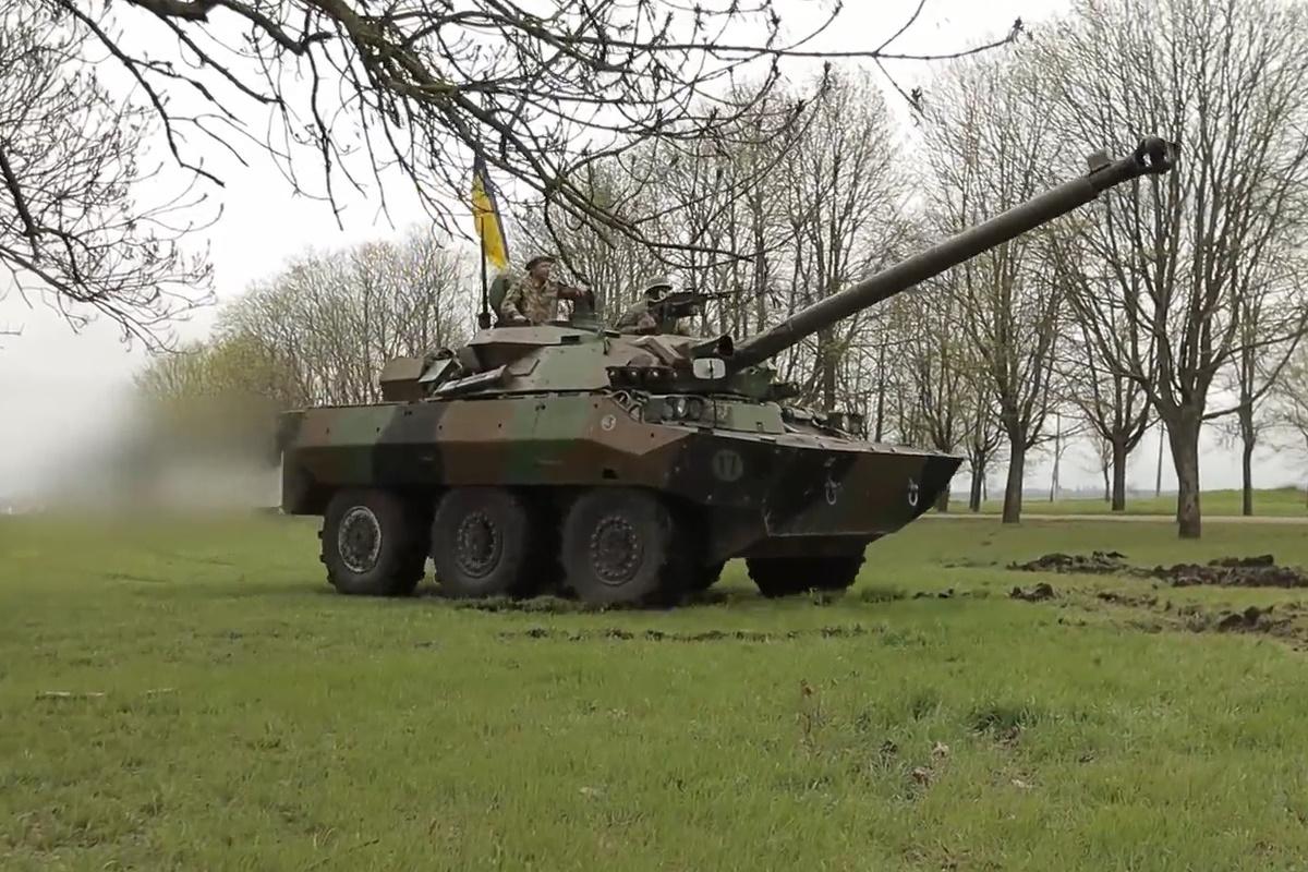 Украина получила 40 французских бронемашин AMX-10RC, - СМИ