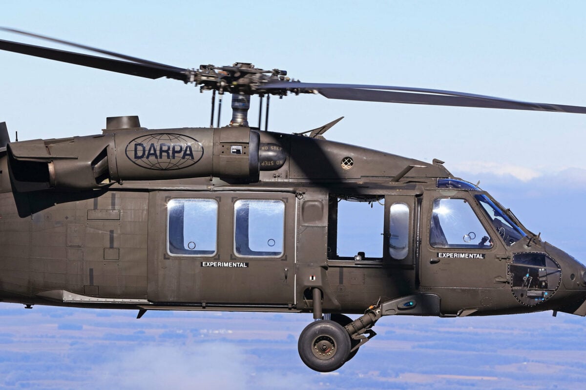 В Чехии за сутки собрали 133 тысячи долларов на вертолет «Черный ястреб» для Украины