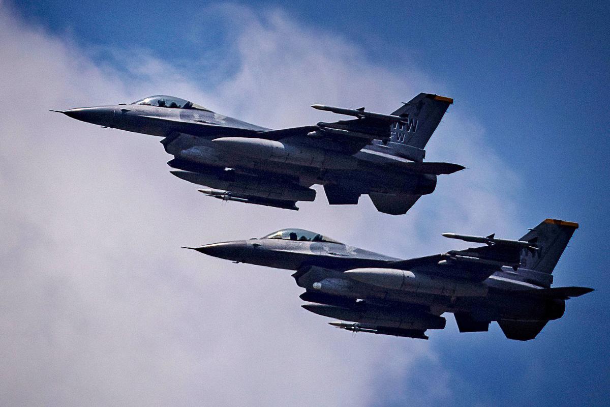 РФ готовится к будущей поставке Украине F-16 - Разведка Британии