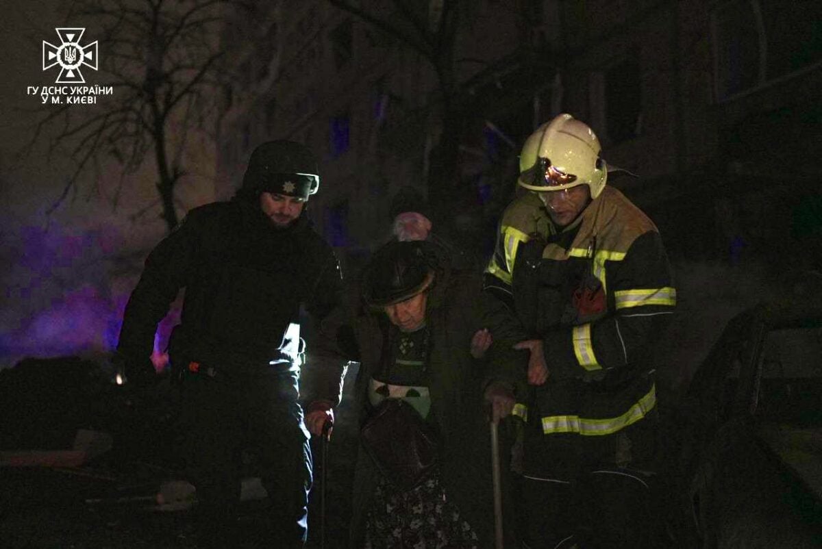 Массированная атака на Киев: Россияне били новыми ракетами, много раненых