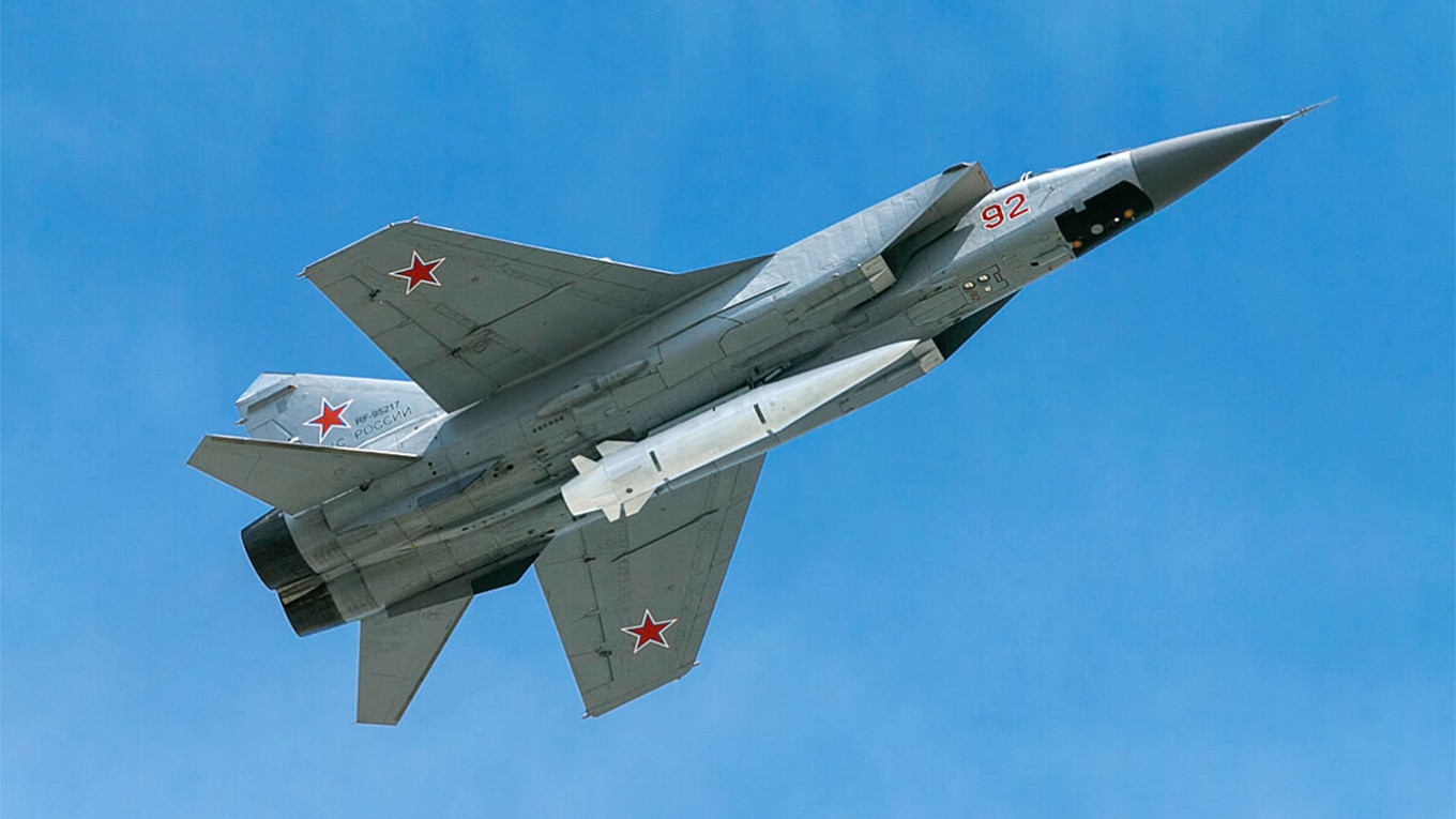 "Устаревшая технология": Китай признал неэффективными российские ракеты "Кинжал"