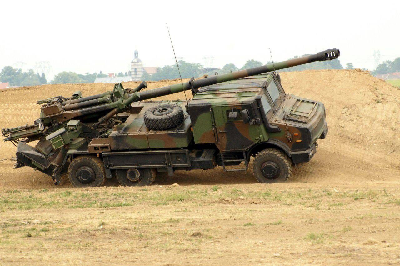 Франция передаст Украине еще 78 гаубиц CAESAR: министр обороны озвучил условия