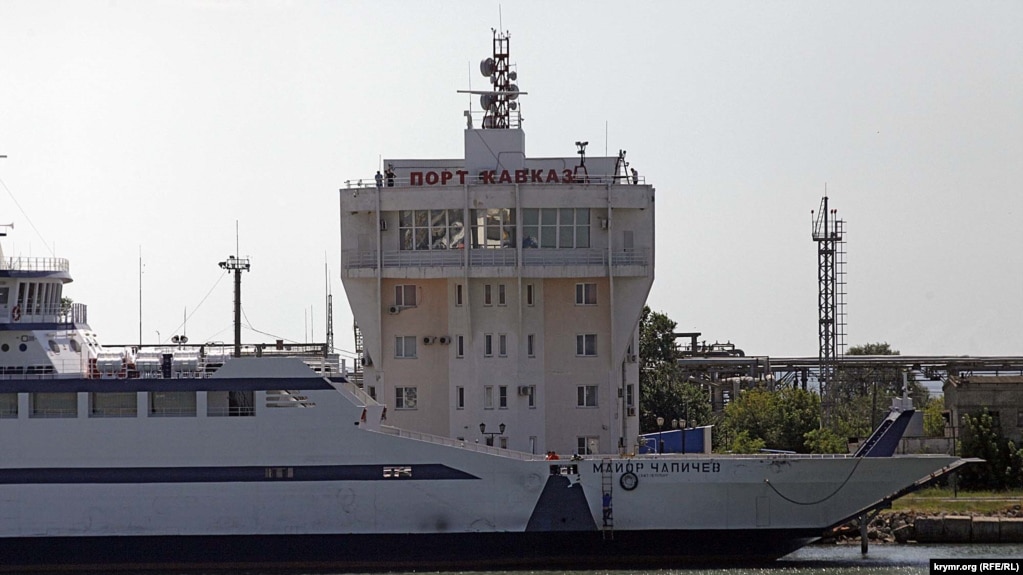 БпЛА атаковали порт “Кавказ” на Кубани: загорелось судно