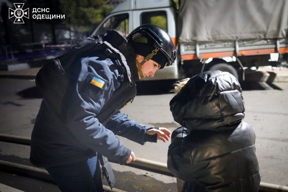 В день, когда Лавров в Эр-Рияде заявил, что РФ не бьет по энергетике, россияне оставили 160 тысяч одесситов без света и тепла