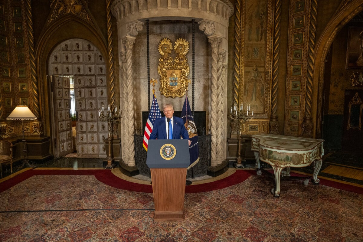 Трамп назвал Зеленского «диктатором без выборов» и призвал действовать быстро, «иначе у него не останется страны»