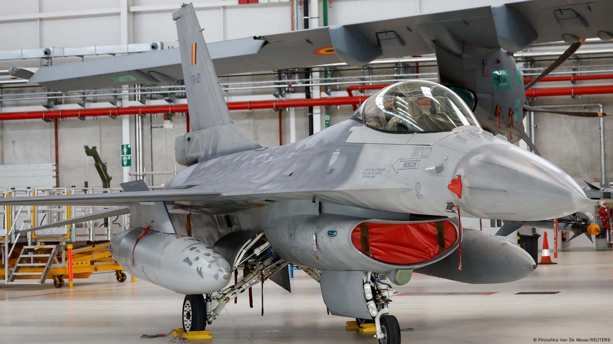 Партия F-16, командный пункт для Patriot и деньги на Hawk: Нидерланды выделили €150 млн на усиление украинской ПВО