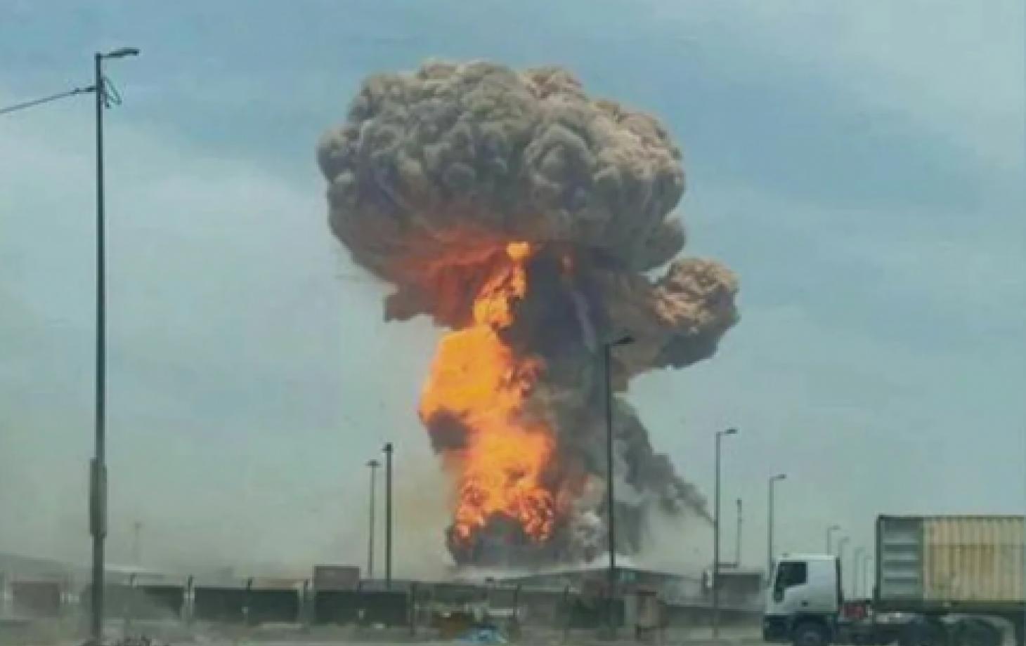 Мощный взрыв в порту в Иране: есть погибшие, сотни пострадавших (Видео)