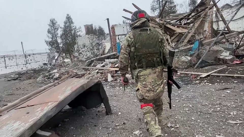 "Беда пришла": военный РФ цинично показал, как они "освобождали" Курщину и сбрасывали ФАБы на свои же деревни. Видео