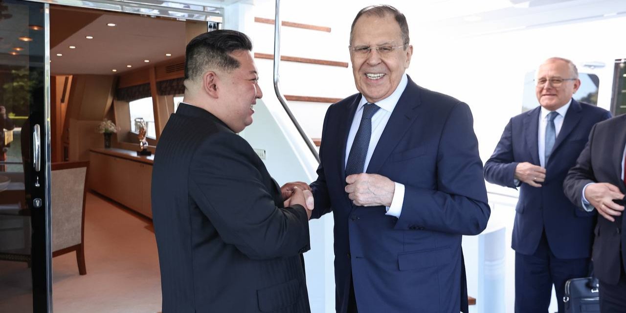 "Не было причин отказываться": Лавров прибыл в Северную Корею и сделал заявление об отправке солдат КНДР на помощь РФ