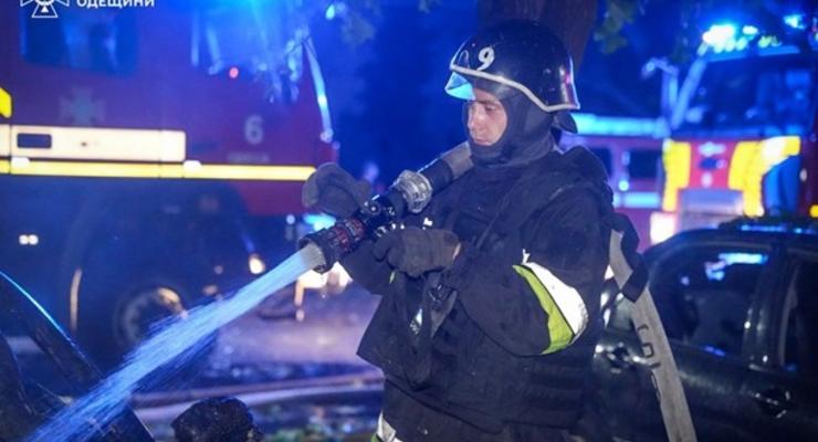 Россияне атаковали Одессу, вспыхнули пожары, поврежден исторический центр (видео)