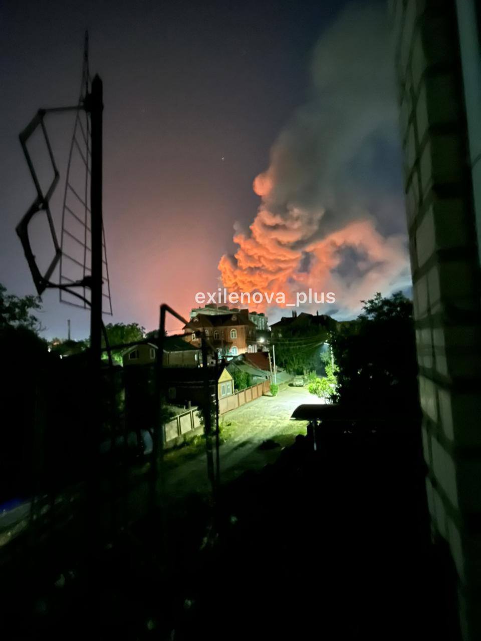 Атака неизвестных дронов на Ростовскую область: в Сальске горит железнодорожная станция