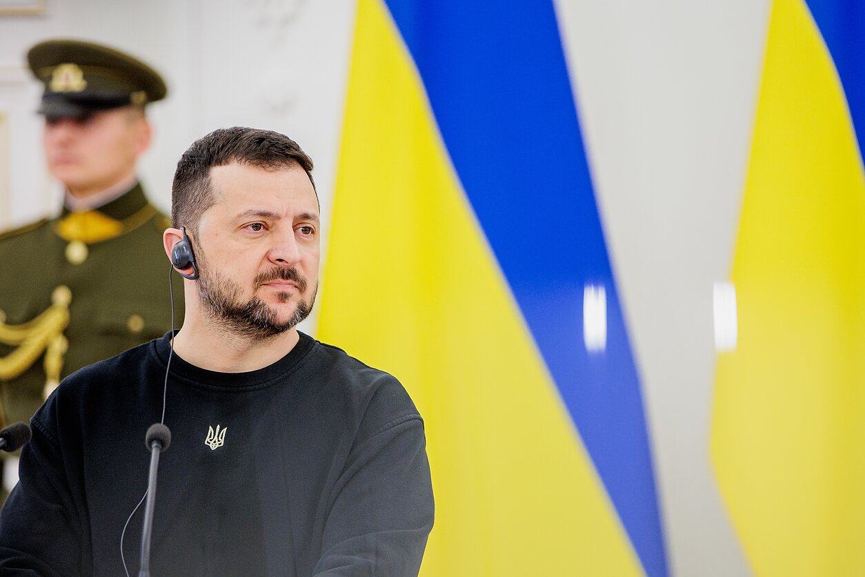 Зеленский ответил России, которая хочет гарантировать безопасность Украины