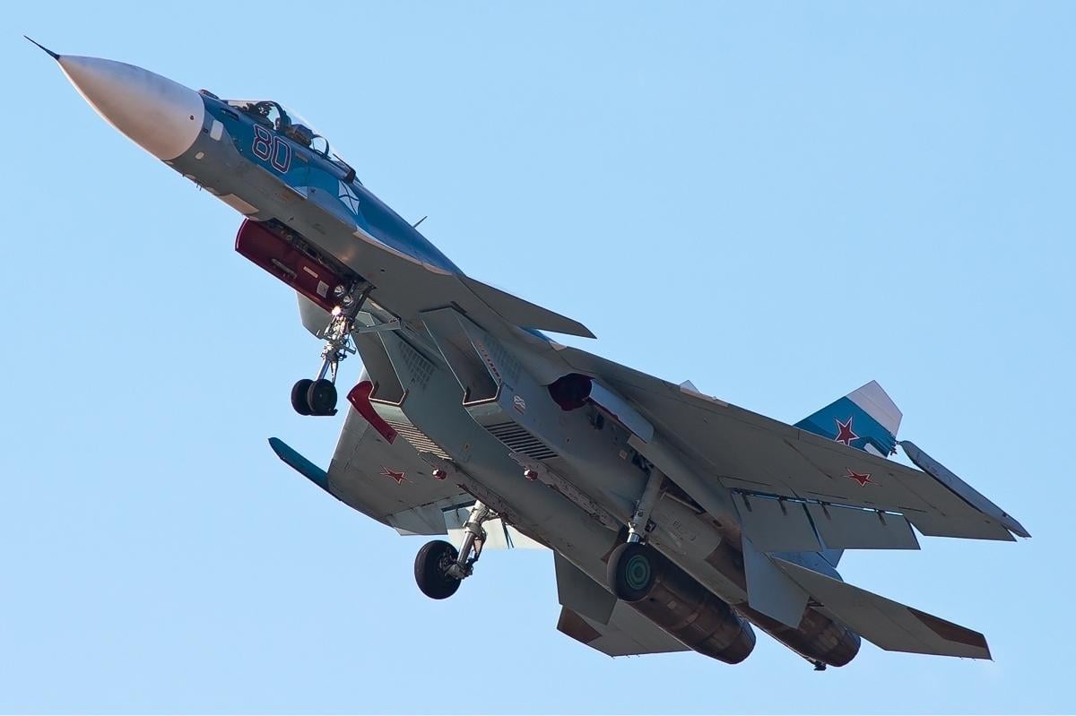 В Беларуси во время военных учений пропагандисты РФ засветили надувной самолет (фото)