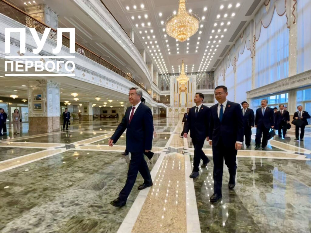 Китай приехал усмирять Лукашенко