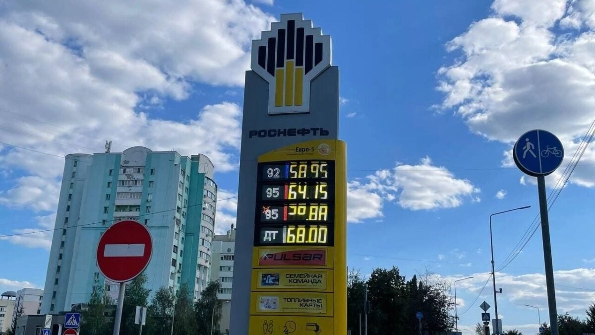 Атаки дронов по НПЗ: Топливный кризис добрался до заправок в Москве