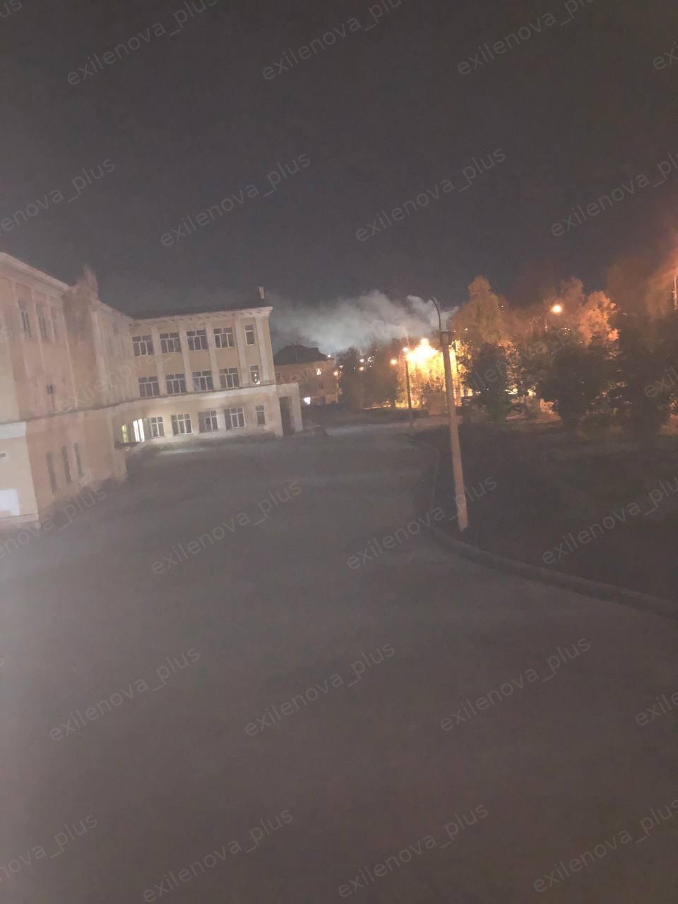 Производит сырье для взрывчатки: в 1700 км от украинской границы вспыхнул один из крупнейших химзаводов РФ.
