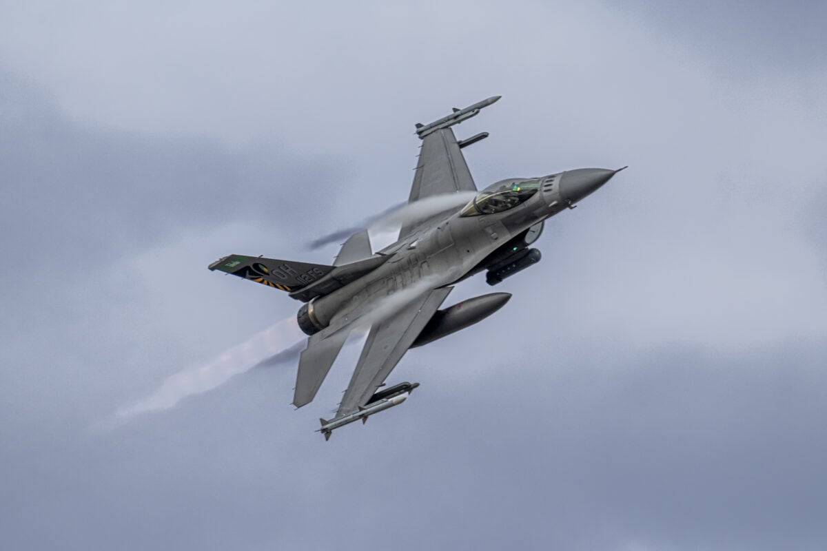 WSJ: Пентагон готовит авиаудары по военным объектам Венесуэлы, связанным с наркоторговлей