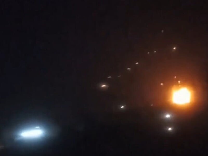 "Зарево розовое, аж малиновое". В Луганске и Донецкой области заявили о дроновой атаке. Видео