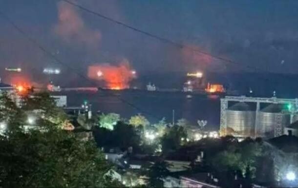 После удара ВСУ по порту Туапсе образовалась утечка нефти в 3,6 км