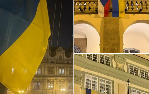 Спикер снял флаг Украины с парламента Чехии: разъяренные депутаты повесили три новых