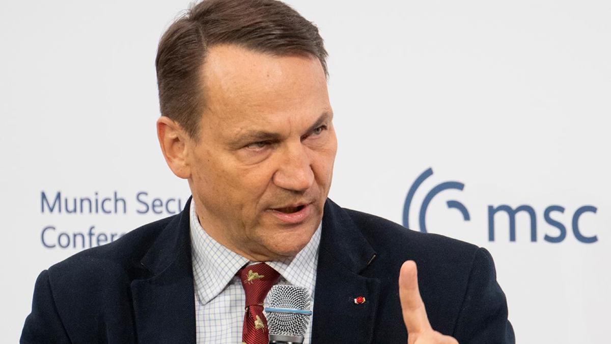 "Скорее будем есть траву, чем снова станем российской колонией". Сикорский высказался об отношениях Варшавы и Москвы