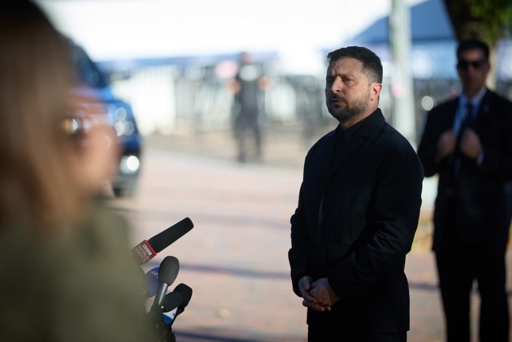 Встреча Зеленского со «слугами»: Отставок в команде не будет, знаем, кто «качает» — будут расследовать