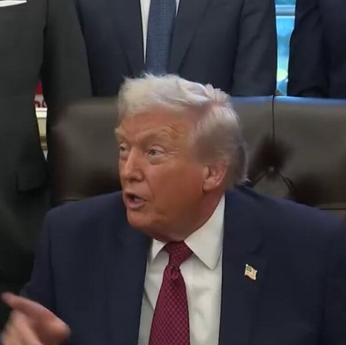 Трамп об Украине: Я говорил: «У вас нет карт». Вот тогда и нужно было договариваться