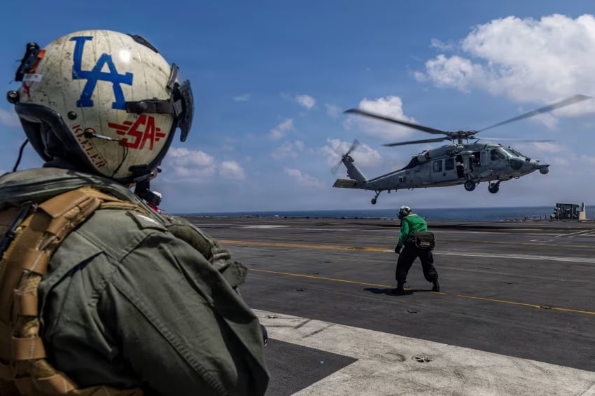 CNN: Авианосная группа США переместилась ближе к Ирану