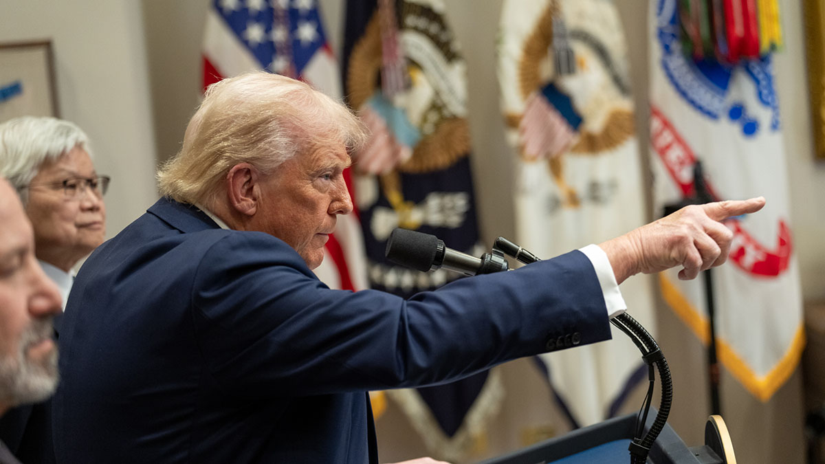 Трамп: РФ хочет сделки, а Зеленский рискует упустить "прекрасную возможность"