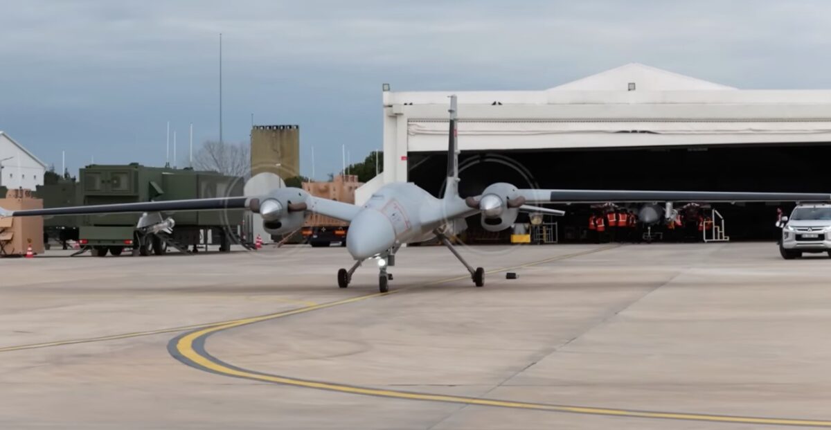 Bayraktar Akinci впервые сбил копию «шахеда» с помощью дрона с ИИ