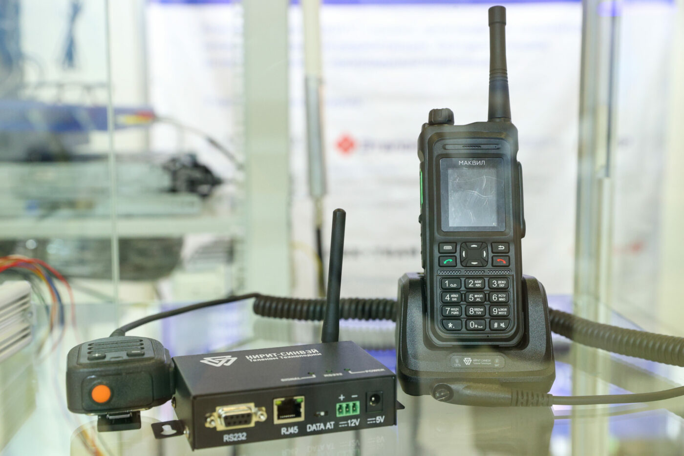 Москвичи вернулись к пейджерам и рациям на фоне отключения интернета