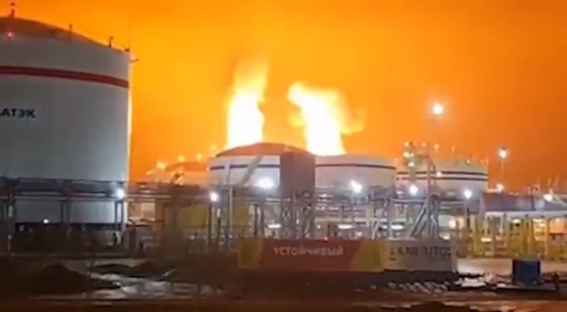 ”... Мимо рота носят чачу, мимо носа - алычу…”