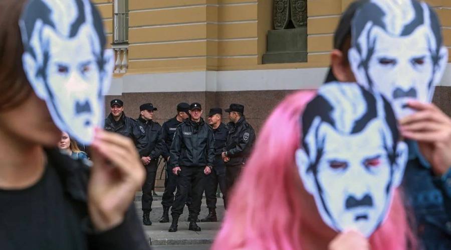 Кремль форсирует внедрение мессенджера Max: 100 миллионов пользователей без шифрования